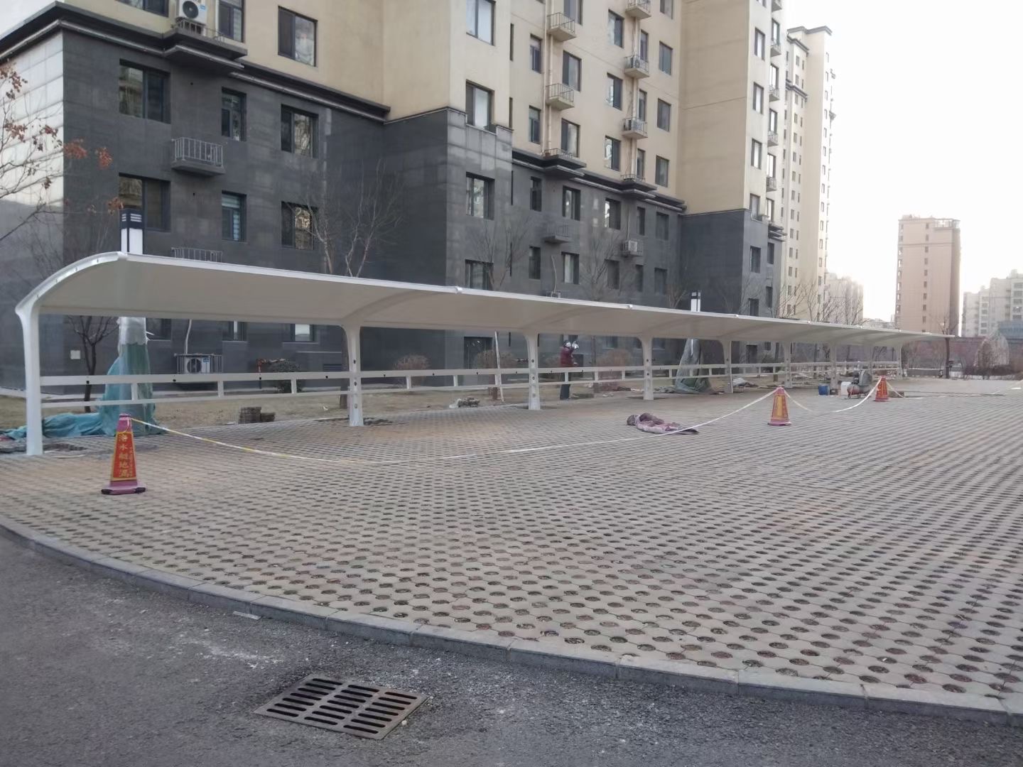 膜結構車棚