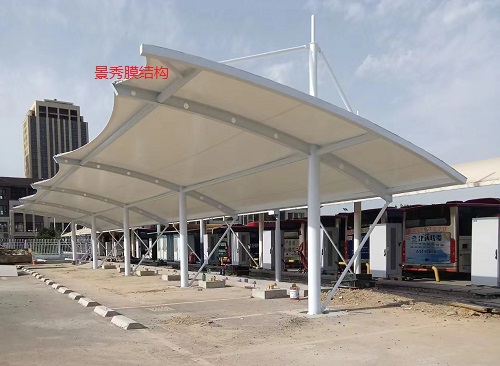深度解析張拉膜車棚鋼結(jié)構(gòu)用量