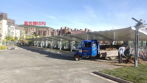 探索創(chuàng)新的機(jī)動(dòng)車膜結(jié)構(gòu)車棚設(shè)計(jì)
